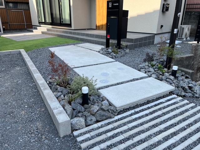 津 シンプル 外構