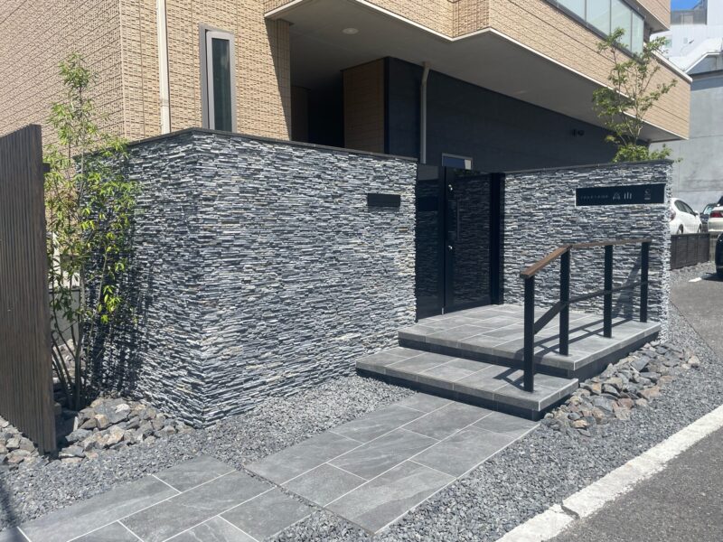 津 モダン 新築外構